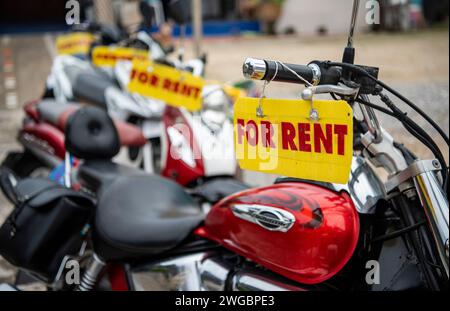 Motorrad in der Stadt Hua hin in der Provinz Prachuap Khiri Khan in Thailand, Thailand, Hua hin, Dezember 2023 zu mieten Stockfoto