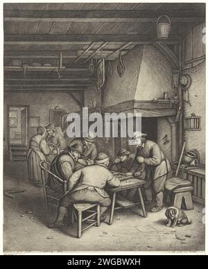 Farmer Innenraum mit Tricks Spieler, Jonas Suyderhoef, nach Adriaen van Ostade, 1670 - 1726 drucken Bauern spielen Tricks oder Backgammon an einem Tisch am Kamin. Ein Hund rechts im Vordergrund. Im Hintergrund ein Mann und eine Frau. Druckerei: Haarlem Verlag: Amsterdam Papiergravur Backgammon, Tric-trac. Pfeife  Tabak. Hund. Offener Herd, Kamin Stockfoto