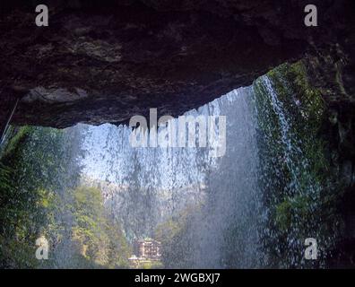 Blick von hinter den Giessbachfällen (Giessbachfalle) in der Nähe von Interlaken, Schweiz Stockfoto