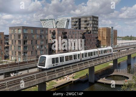 Moderne Architektur und Metro, Stadtteil Orestadt (¯restad,) Amager, Kopenhagen, DŠnemark *** Moderne Architektur und Metro, Stadtteil Orestadt (¯resta Stockfoto