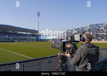 Brescia, Italien. Februar 2024. TV-Kameramann, während Brescia Calcio vs AS Cittadella, Serie B, im Rigamonti Stadium. Quelle: Alessio Morgese/Alessio Morgese/Emage/Alamy Live News Stockfoto