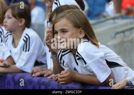 Mädchen Maskottchen Smiling England gegen Spanien, UEFA Women's Euro 2022, am 20. Juli 2022 im Brighton Community Stadium Stockfoto