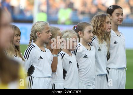 Mädchen Maskottchen England gegen Spanien, UEFA Women's Euro 2022, am 20. Juli 2022 im Brighton Community Stadium Stockfoto