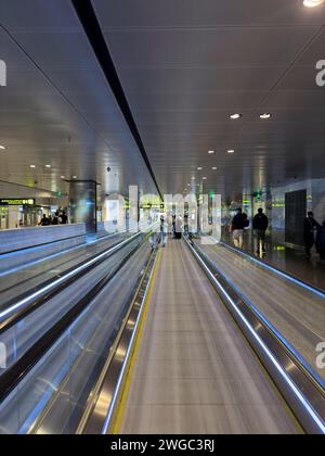 Doha, Katar - 04. Januar 2024: Hamad International Airport Departure Lounge Accelerator Stockfoto