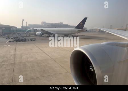 Karachi, Pakistan - 19. Januar 2024: Saudische Fluggesellschaft parkt am Karachi International Airport Stockfoto