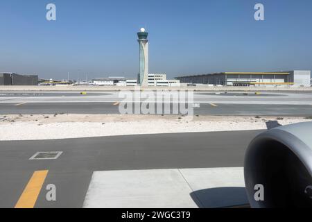 Doha, Katar - 19. Januar 202: Hamad International Airport. Der Flughafen wurde am 30. April 2014 eröffnet und bietet heute mehr als 35 Millionen Passagiere pro Jahr Platz Stockfoto