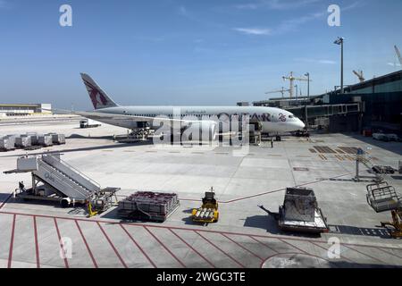 Doha, Katar - 19. Januar 202: Hamad International Airport. Der Flughafen wurde am 30. April 2014 eröffnet und bietet heute mehr als 35 Millionen Passagiere pro Jahr Platz Stockfoto