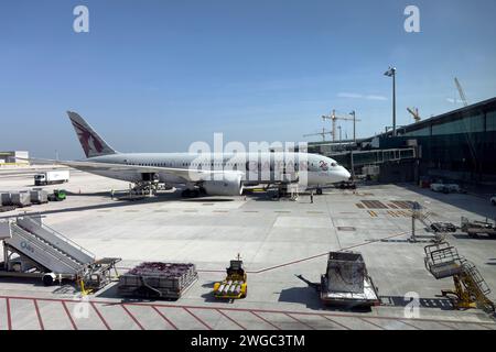 Doha, Katar - 19. Januar 202: Hamad International Airport. Der Flughafen wurde am 30. April 2014 eröffnet und bietet heute mehr als 35 Millionen Passagiere pro Jahr Platz Stockfoto