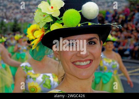 Porträtfrau, Blumen, Blumenfest, Funchal, Madeira Island Stockfoto