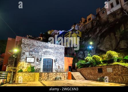 Cervantes Theater am Plaza Allende in Guanajuato, Mexiko bei Nacht Stockfoto