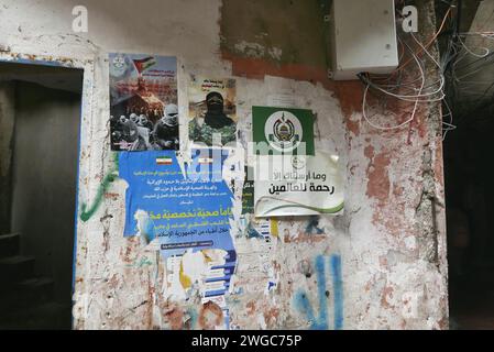 Beirut, Libanon. Februar 2024. Plakate im palästinensischen Lager Shatila, Beirut, Libanon, am 3. Februar 2024. (Foto: Elisa Gestri/SIPA USA) Credit: SIPA USA/Alamy Live News Stockfoto