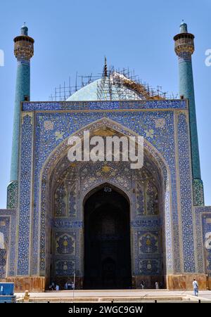 Isfahan, Iran, 06.30.2023: Die Jameh-Moschee von Isfahan oder die Jāme-Moschee von Isfahan, Iran. Stockfoto