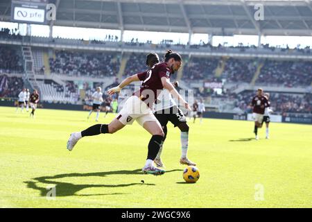 Turin, Italien. Februar 2024. Saba Sazonov Torino FC während des Spiels zwischen Torino FC und uns Salernitana im Rahmen der italienischen Serie A, Fußballspiel im Stadio Olimpico Grande Torino, Turin. Foto Nderim Kaceli. Quelle: Unabhängige Fotoagentur/Alamy Live News Stockfoto