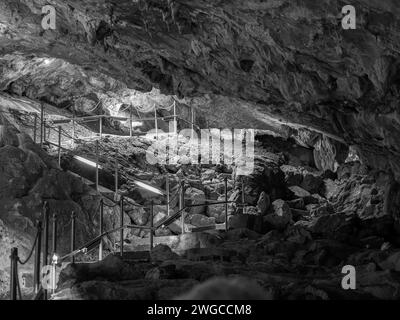 Höhle Las Güixas, Villanúa, Pyrenäen, Huesca, Aragonien, Spanien. Höhle, die in Villanua besucht werden kann Stockfoto