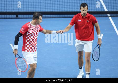 Varazdin, Kroatien. Februar 2024. VARAZDIN, KROATIEN - 4. FEBRUAR: Ivan Dodig aus Kroatien und Mate Pavic aus Kroatien treten am 2. Tag des Qualifikationsspiels des Davis Cup zwischen Kroatien und Belgien in der Arena Varazdin am 4. Februar 2024 in Varazdin, Kroatien, im Doppel gegen Sandre Gille aus Belgien und Joran Vliegen aus Belgien an. Foto: Sanjin Strukic/PIXSELL/ABACAPRESS.COM Credit: Abaca Press/Alamy Live News Stockfoto