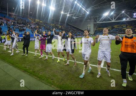 Arnheim, Niederlande. Februar 2024. ARNHEM, Stadium Gelredome, 04-02-2024, Saison 2023/2024, niederländische Eredivisie. Während des Spiels Vitesse - Go Ahead Eagles, Spieler GA Eagles feiern den Sieg nach dem Spiel Credit: Pro Shots/Alamy Live News Stockfoto