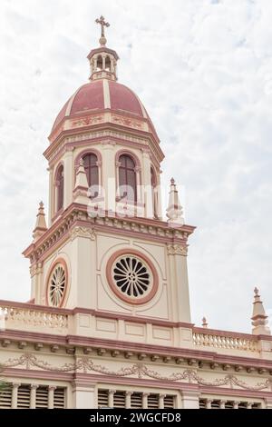 Santa Cruz Church (Heilig-Kreuz-Kirche, Kudi Chin), eine römisch-katholische Kirche im Bezirk Thon Buri, Bangkok, Thailand. Stockfoto