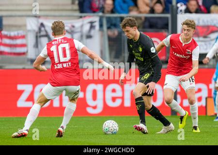 Alkmaar, Niederlande. Februar 2024. ALKMAAR, 02.04.2024, AFAS-Stadion, Saison 2023/2024, niederländischer Eredivisie Football zwischen AZ und Feyenoord, Feyenoord-Spieler Mats Wieffer Credit: Pro Shots/Alamy Live News Stockfoto