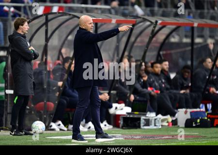 ALKMAAR - Feyenoord-Trainer Arne Slot während des niederländischen Eredivisie-Spiels zwischen AZ Alkmaar und Feyenoord im AFAS-Stadion am 4. Februar 2024 in Alkmaar, Niederlande. ANP OLAF KRAAK Stockfoto