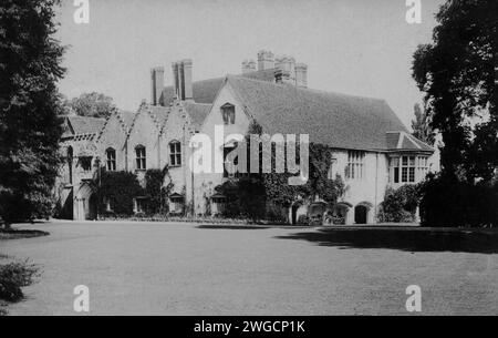 Bisham Abbey ist ein denkmalgeschütztes Herrenhaus in Bisham im englischen County Berkshire. Der Name stammt von dem heute verlorenen Kloster, das einst nebenan stand. Diese ursprüngliche Bisham Abbey hieß zuvor Bisham Priory und war die traditionelle Ruhestätte vieler Earls of Salisbury. Stockfoto