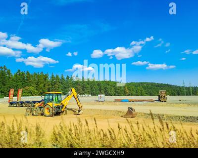 Orlik- Tschechisch- 28. september 2023: Straßenbrücke aus Trussen neae der Schnellstraße Stockfoto