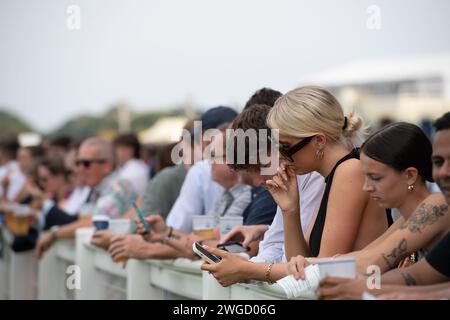 Ascot, Großbritannien. September 2024. Racegoer beim September Racing Friday Meeting. Kredit: Maureen McLean/Alamy Stockfoto