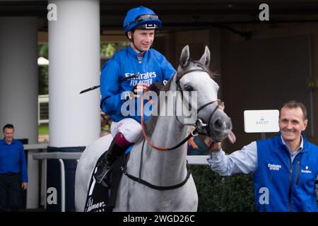 Ascot, Großbritannien. September 2024. Hors2, von Jockey geritten, geht auf die Rennstrecke auf der Ascot Racecourse, um das Palmer & Co Champagne Handicap beim Freitag-Rennen-Meeting im September zu erleben. Stangen Harnstoff McLean/Alamy Stockfoto