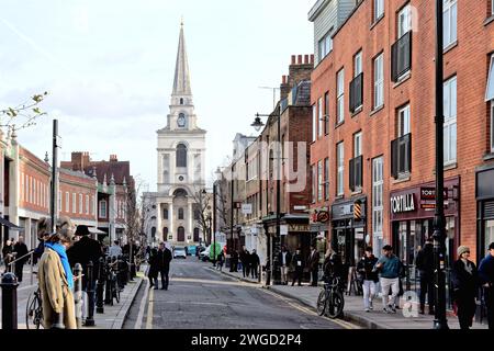 Christ Church Spitalfields, gesehen entlang der Brushfield Street, City of London England, Großbritannien Stockfoto