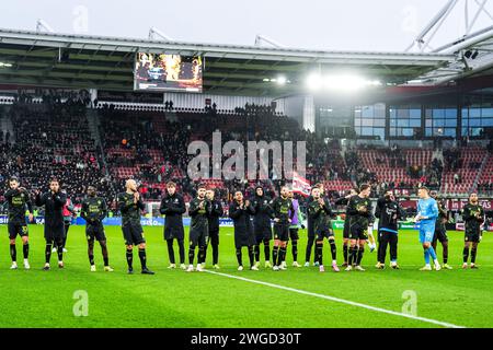 Alkmaar, Niederlande. Februar 2024. Alkmaar - Spieler von Feyenoord während des Eredivisie-Spiels zwischen AZ und Feyenoord im AFAS-Stadion am 4. Februar 2024 in Alkmaar, Niederlande. Credit: Box to Box Pictures/Alamy Live News Stockfoto