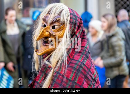 Heidelberg - 21. Februar 2023: Hexe am Karneval in Deutschland. Heidelberg feiert sein 175-jähriges Bestehen. Tradition seit 1848. Stockfoto