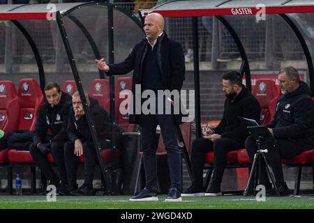 Alkmaar, Niederlande. Februar 2024. ALKMAAR, NIEDERLANDE - 4. FEBRUAR: Cheftrainer Arne Slot of Feyenoord trainiert während des niederländischen Eredivisie-Spiels zwischen AZ und Feyenoord im AFAS Stadion am 4. Februar 2024 in Alkmaar, Niederlande. (Foto: Joris Verwijst/Orange Pictures) Credit: dpa/Alamy Live News Stockfoto