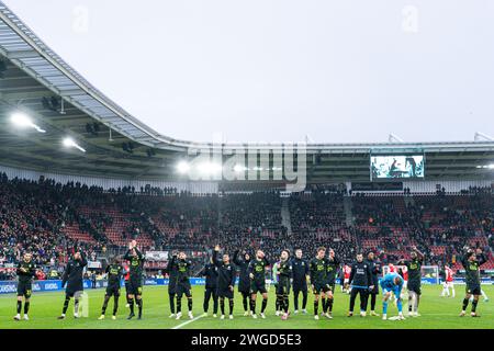 Alkmaar, Niederlande. Februar 2024. ALKMAAR, NIEDERLANDE - 4. FEBRUAR: Spieler von Feyenoord feiern den Sieg beim niederländischen Eredivisie-Spiel zwischen AZ und Feyenoord im AFAS Stadion am 4. Februar 2024 in Alkmaar, Niederlande. (Foto von Joris Verwijst/Orange Pictures) Credit: Orange Pics BV/Alamy Live News Stockfoto