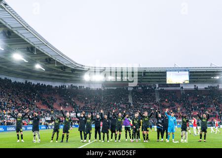 Alkmaar, Niederlande. Februar 2024. ALKMAAR, NIEDERLANDE - 4. FEBRUAR: Spieler von Feyenoord feiern den Sieg beim niederländischen Eredivisie-Spiel zwischen AZ und Feyenoord im AFAS Stadion am 4. Februar 2024 in Alkmaar, Niederlande. (Foto von Joris Verwijst/Orange Pictures) Credit: Orange Pics BV/Alamy Live News Stockfoto