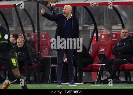 Alkmaar, Niederlande. Februar 2024. ALKMAAR, NIEDERLANDE - 4. FEBRUAR: Cheftrainer Arne Slot of Feyenoord trainiert während des niederländischen Eredivisie-Spiels zwischen AZ und Feyenoord im AFAS Stadion am 4. Februar 2024 in Alkmaar, Niederlande. (Foto: Joris Verwijst/Orange Pictures) Credit: dpa/Alamy Live News Stockfoto