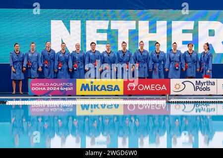 Doha, Katar. Februar 2024. DOHA, KATAR - 4. FEBRUAR: Team der Niederlande beim Water Polo Woman Match zwischen den Vereinigten Staaten von Amerika und den Niederlanden bei den Doha Aquatics World Championships 2024 im Aspire Dome am 4. Februar 2024 in Doha, Katar. (Foto: MTB-Photo/BSR Agency) Credit: BSR Agency/Alamy Live News Stockfoto