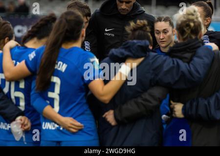 London, Großbritannien. Februar 2024. London, England, 4. Februar 2024: Claudia Walker (21 Birmingham City) nach dem Barclays Womens Championship Spiel zwischen Watford und Birmingham City im Grosvenor Vale in London. (Pedro Porru/SPP) Credit: SPP Sport Press Photo. /Alamy Live News Stockfoto