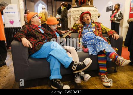 Trinity Saints, Haggerston, London, Großbritannien. Februar 2024. Der jährliche Clownsgottesdienst der Trinity Saints Church. Quelle: Matthew Chattle/Alamy Live News Stockfoto