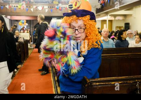 Trinity Saints, Haggerston, London, Großbritannien. Februar 2024. Der jährliche Clownsgottesdienst der Trinity Saints Church. Quelle: Matthew Chattle/Alamy Live News Stockfoto