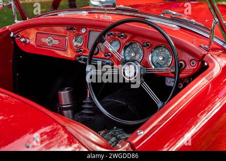 1961 MG A, ausgestellt auf dem Bicester Heritage Scramble am 8. Oktober 2023. Stockfoto