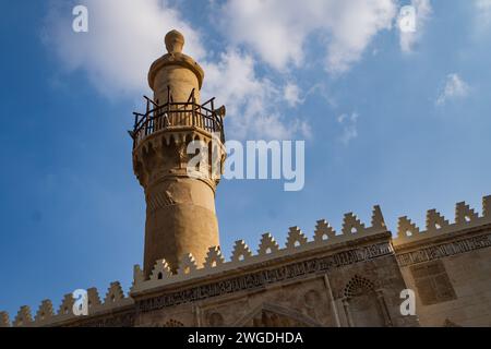 Altes Minarett in der al-Aqmar Moschee in der Moez Street in Fatamid oder mittelalterliches Kairo, Ägypten Stockfoto