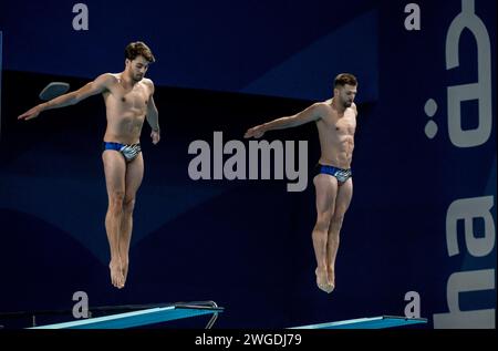 Doha, Katar. Februar 2024. Jules Bouyer und Alexis Jandard aus Frankreich konkurrieren in der 3m. Springboard sinchronisierte Männer während der 21. Aquatikweltmeisterschaft im alten Hafen von Doha in Doha (Katar), 4. Februar 2024. Quelle: Insidefoto di andrea staccioli/Alamy Live News Stockfoto