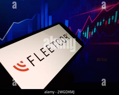 Konskie, Polen - 31. Januar 2024: Firmenlogo von Fleetcor auf dem Bildschirm des Mobiltelefons Stockfoto