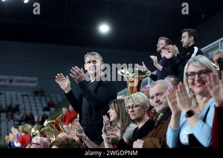 Varazdin, Kroatien. Februar 2024. VARAZDIN, KROATIEN - 4. FEBRUAR: Fans jubeln am 2. Tag des Qualifikationsspiels des Davis Cup zwischen Kroatien und Belgien in der Arena Varazdin am 4. Februar 2024 in Varazdin, Kroatien. Foto: Sanjin Strukic/PIXSELL Credit: Pixsell/Alamy Live News Stockfoto