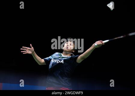 Bangkok, Thailand. Februar 2024. Supanida Katethong aus Thailand spielt gegen Aya Ohori aus Japan (nicht abgebildet) während des Badminton Women's Single Final Match in den Princess Sirivannavari Thailand Masters 2024 im Nimibutr Stadium. Aya Ohori gewann Supanida Katethong 2:1 (18:21, 21:17, 21:13) Credit: SOPA Images Limited/Alamy Live News Stockfoto
