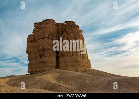 Eine Felsformation in der Wüste nahe Riad, Saudi-Arabien, ist bekannt als TeufelsDaumen oder Juda-Daumen. Stockfoto