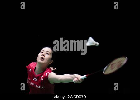 Bangkok, Thailand. Februar 2024. Aya Ohori aus Japan spielt gegen Supanida Katethong aus Thailand (nicht abgebildet) während des Badminton Women's Single Final Match in den Princess Sirivannavari Thailand Masters 2024 im Nimibutr Stadium. Aya Ohori gewann Supanida Katethong 2:1 (18:21, 21:17, 21:13) (Foto: Peerapon Boonyakiat/SOPA Images/SIPA USA) Credit: SIPA USA/Alamy Live News Stockfoto