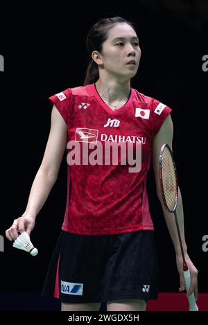 Bangkok, Thailand. Februar 2024. Aya Ohori aus Japan spielt gegen Supanida Katethong aus Thailand (nicht abgebildet) während des Badminton Women's Single Final Match in den Princess Sirivannavari Thailand Masters 2024 im Nimibutr Stadium. Aya Ohori gewann Supanida Katethong 2:1 (18:21, 21:17, 21:13) (Foto: Peerapon Boonyakiat/SOPA Images/SIPA USA) Credit: SIPA USA/Alamy Live News Stockfoto