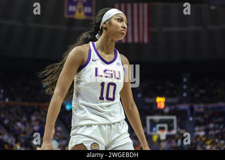 Baton Rouge, LA, USA. Februar 2024. LSU's Angel Reese (10) reagiert, nachdem er einen Schuss während der NCAA Women's Basketball-Action zwischen den Florida Gators und den LSU Tigers im Pete Maravich Assembly Center in Baton Rouge, LA, blockiert hat. Jonathan Mailhes/CSM/Alamy Live News Stockfoto