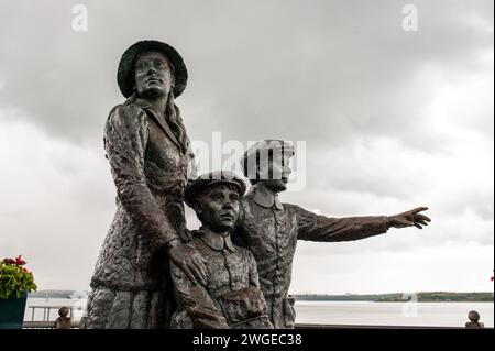 Annie Moore Monument im Cobh Heritage Centre. Die Geschichte Von Queenstown. Cobh. Irland Stockfoto