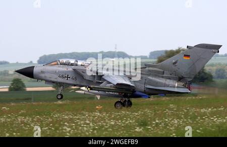 Ein Kampfflugzeug der deutschen Luftwaffe vom Typ Tornado ECR beim Tiger treffen in Cambrai 2011. Ein Kampfflugzeug der deutschen Luftwaffe vom Typ Tornado ECR beim Tiger treffen in Cambrai 2011. *** Ein Tornado ECR Kampfflugzeug der Deutschen Luftwaffe beim Tiger Meet in Cambrai 2011 Ein Tornado ECR Kampfflugzeug der Deutschen Luftwaffe beim Tiger Meet in Cambrai 2011 Stockfoto